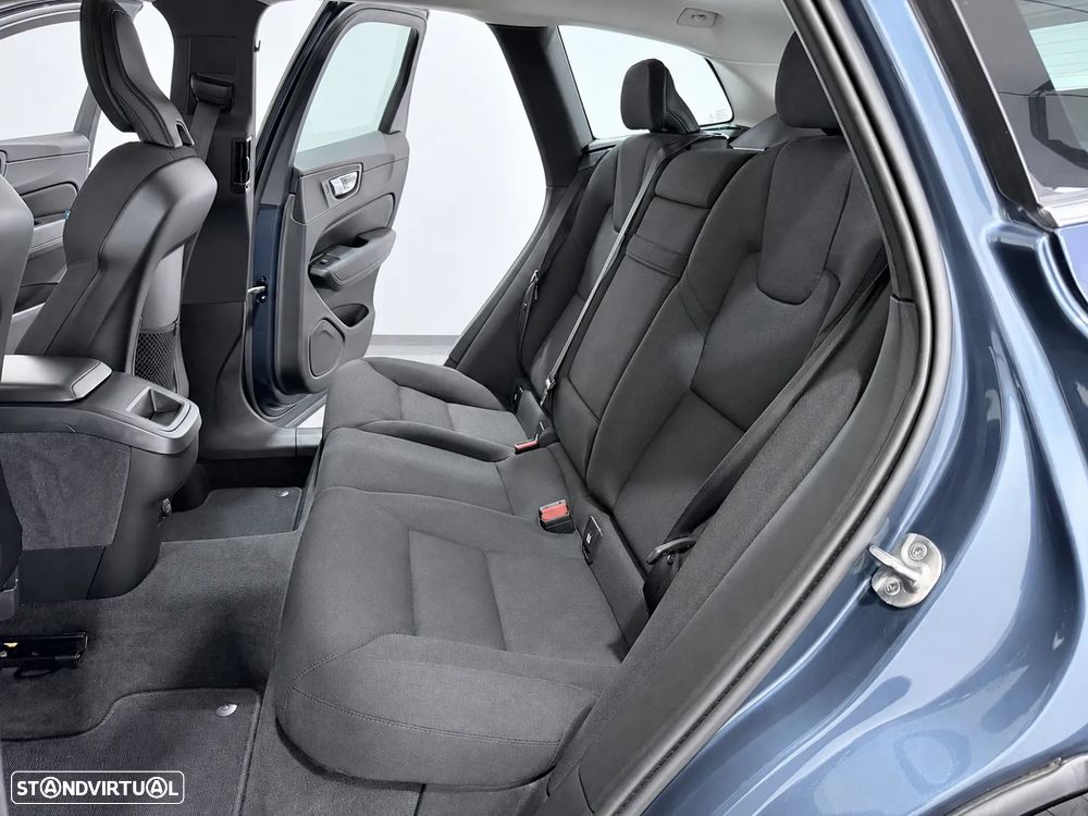 Volvo XC 60 2.0 B4 Momentum - 43