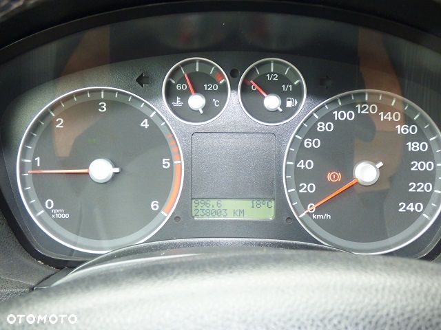 Ford Focus 1.6 TDCi DPF Style - 8
