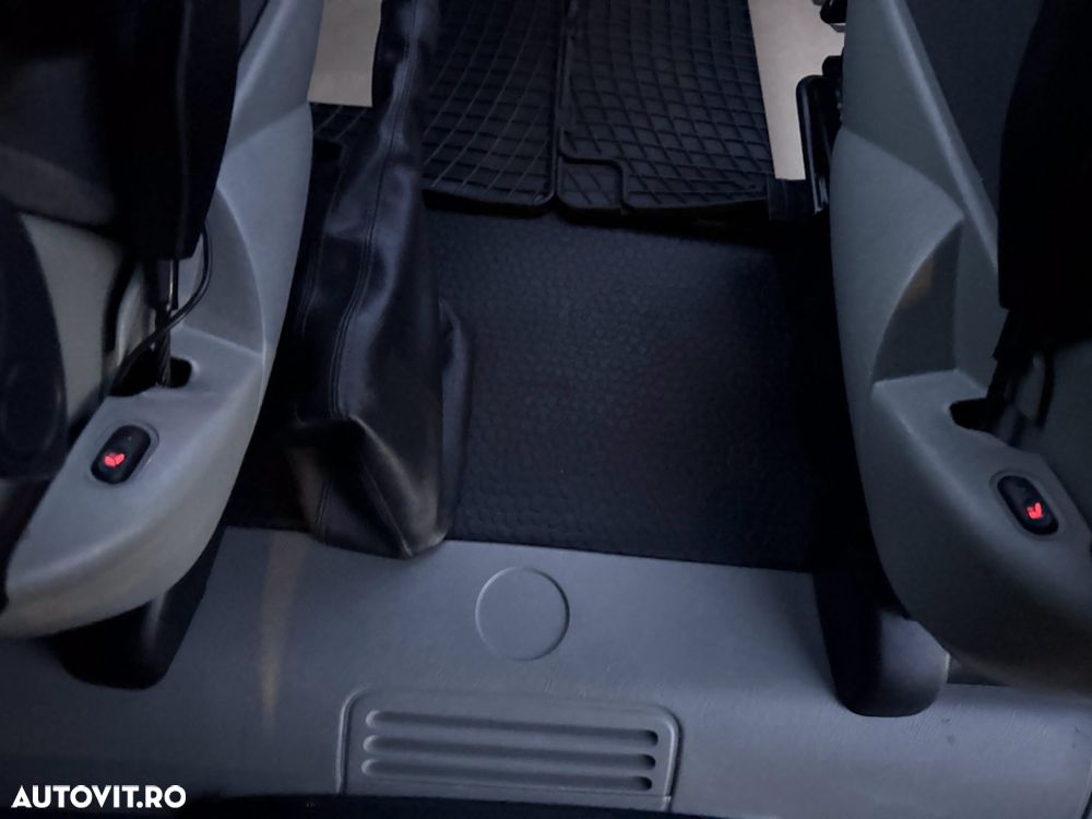 Opel Vivaro - 17