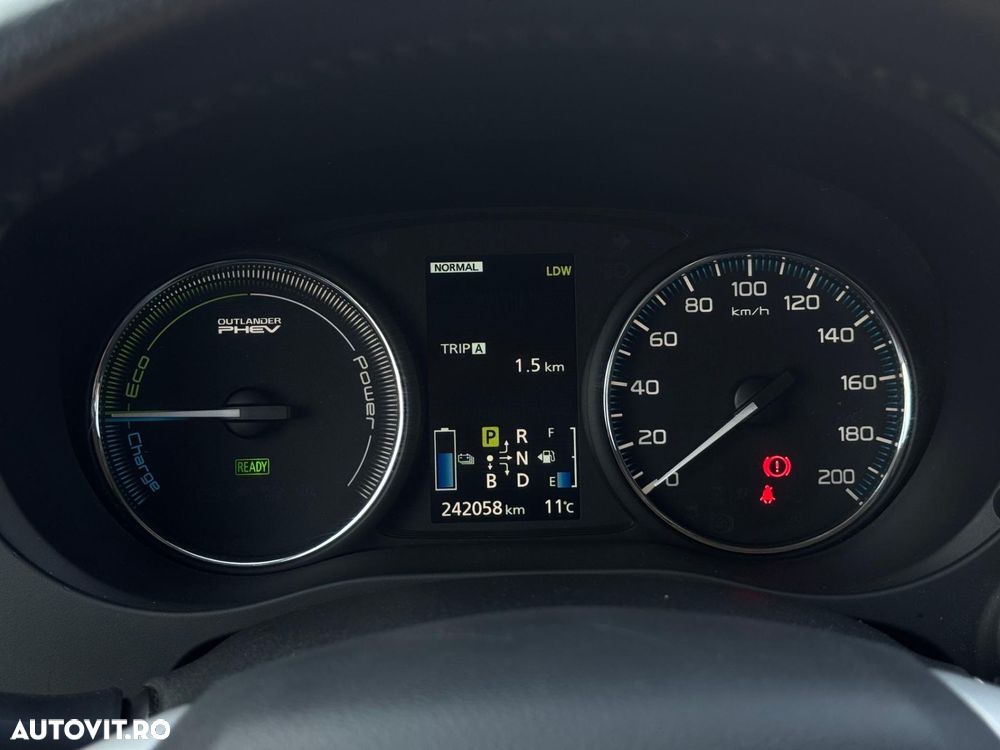 Mitsubishi Outlander - 13