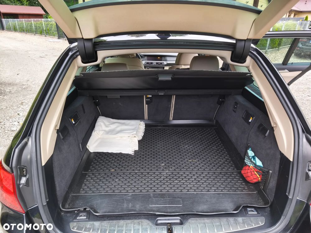 BMW Seria 5 525d xDrive - 11