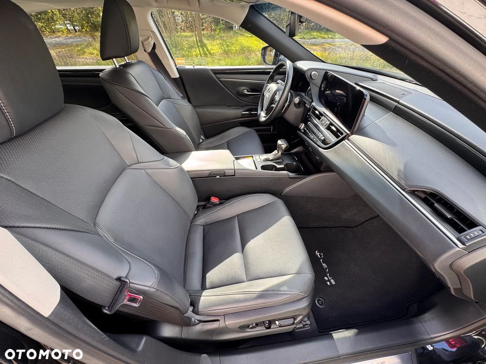 Lexus ES 300h Business Edition - 17