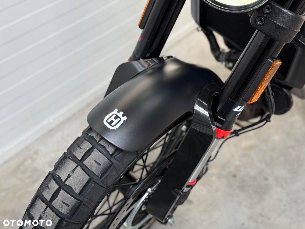 Husqvarna Svartpilen - 23