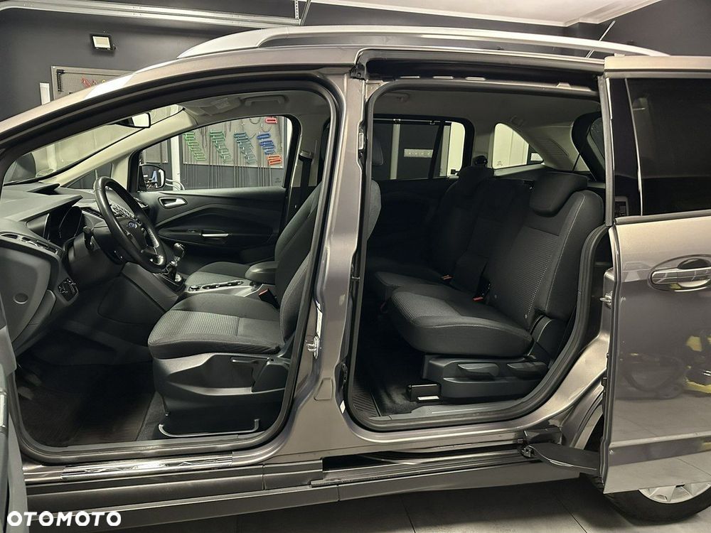 Ford Grand C-MAX - 12