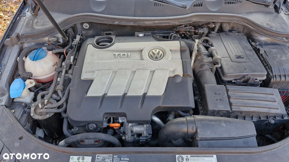 Volkswagen Passat 2.0 TDI DPF Sportline - 37