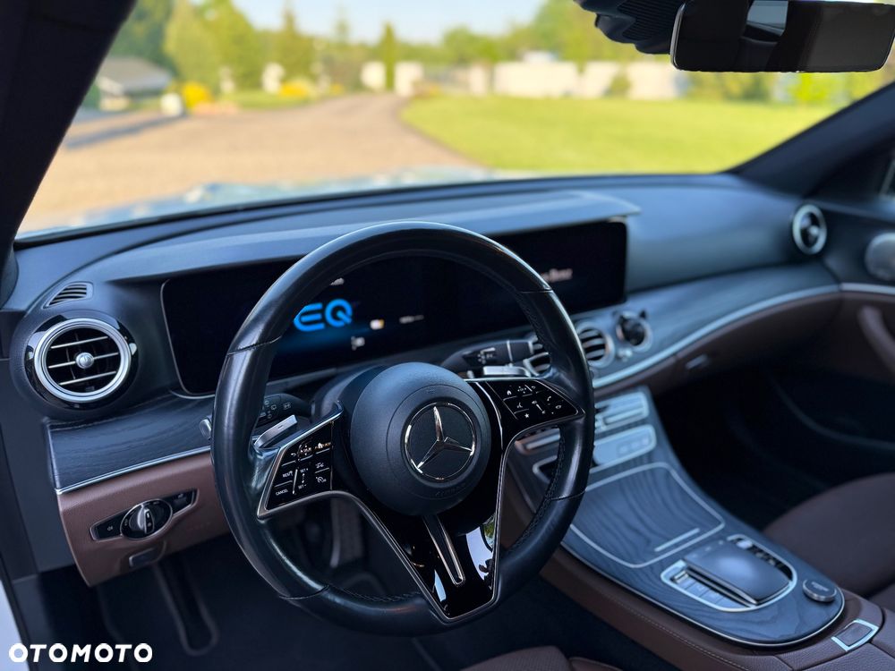 Mercedes-Benz Klasa E 300 de AMG - 21