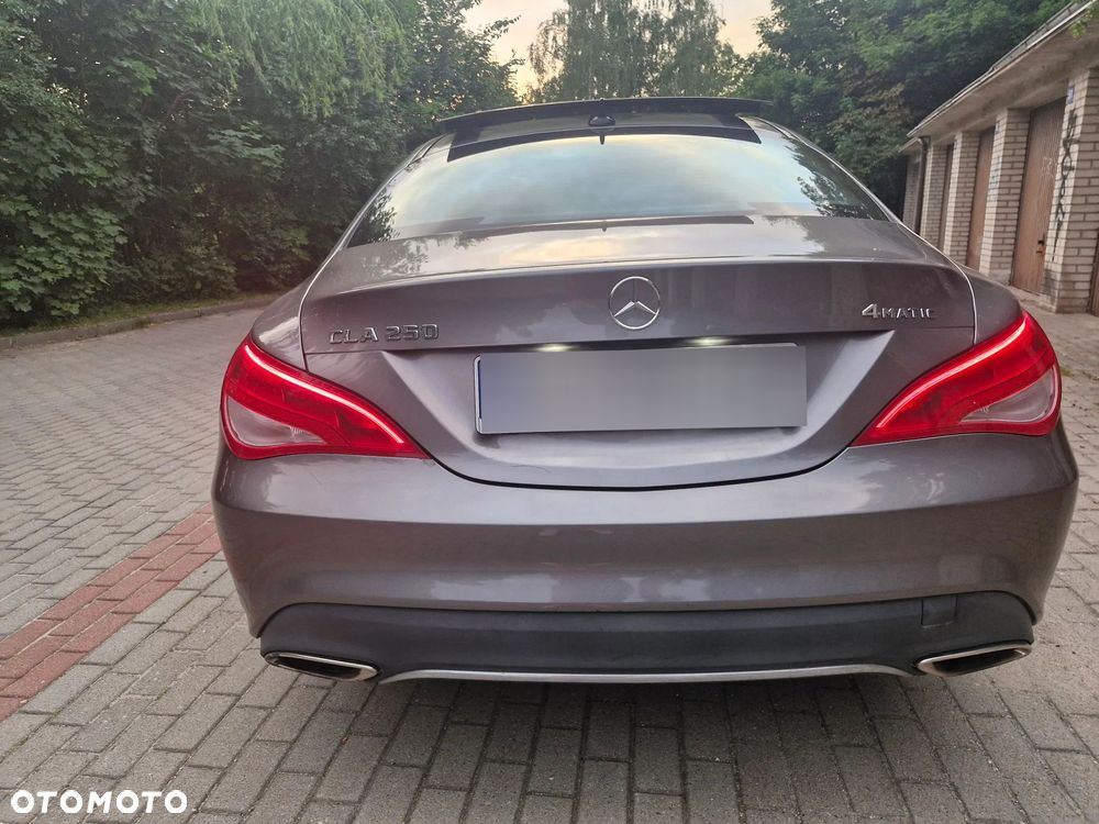 Mercedes-Benz CLA 250 4Matic 7G-DCT UrbanStyle Edition - 18