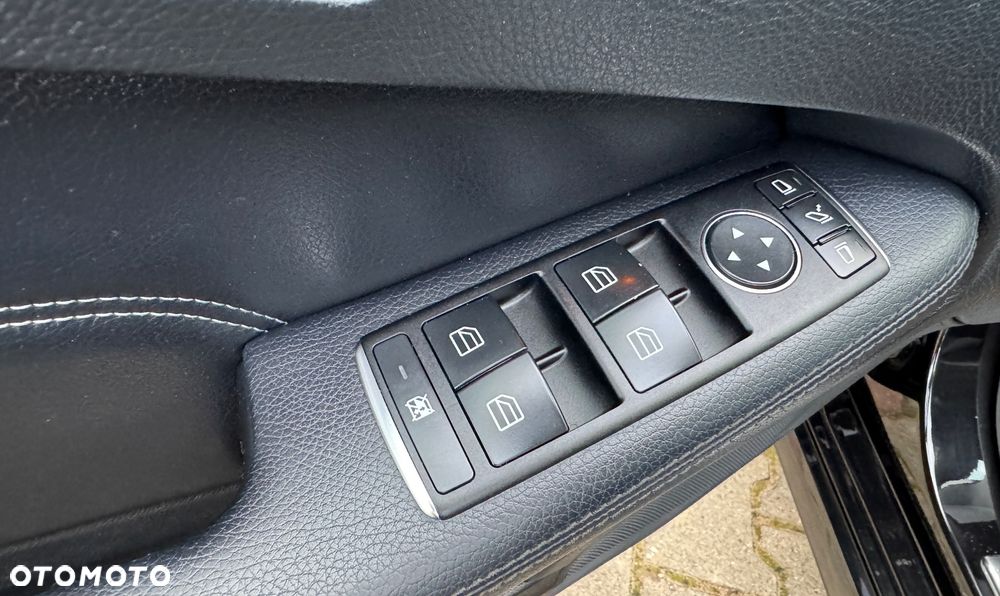 Mercedes-Benz Klasa E - 23