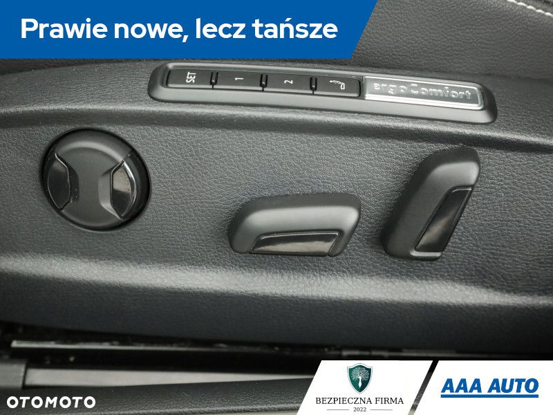 Volkswagen Passat - 12