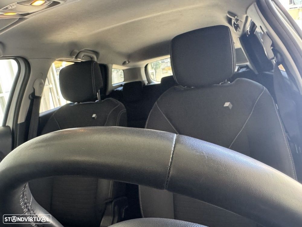 Renault Clio Sport Tourer 0.9 TCe Limited — fotografia 15