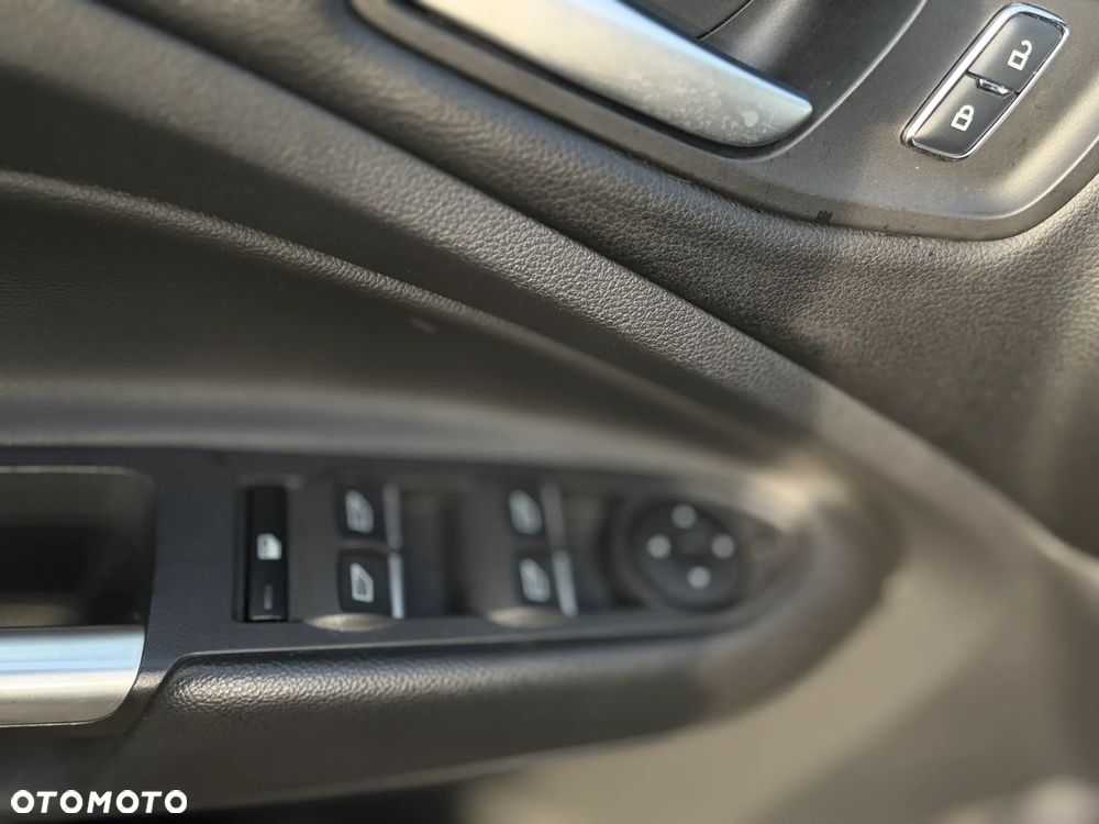 Ford Kuga 1.5 EcoBoost 2x4 Titanium - 36