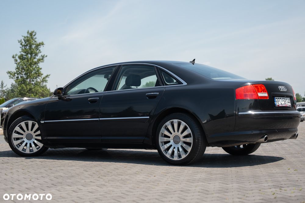 Audi A8 4.2 L Quattro - 14