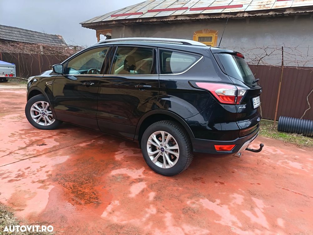 Ford Kuga 1.5 TDCi 2x4 Titanium - 2