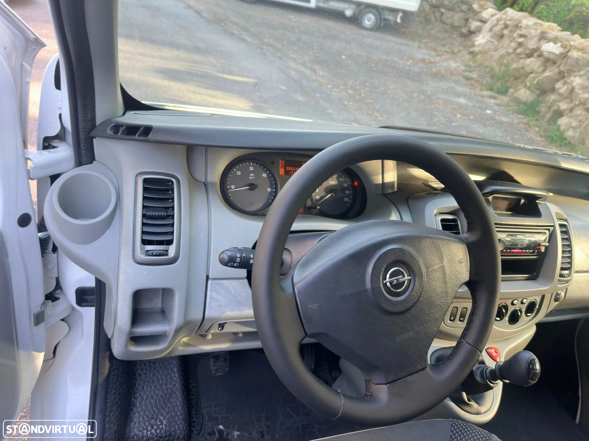 Opel VIVARO L2H1 2.9 T - 3