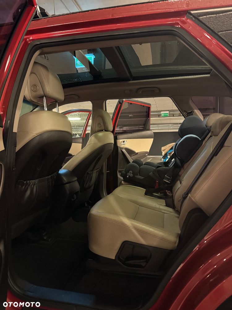 Hyundai Grand Santa Fe - 26