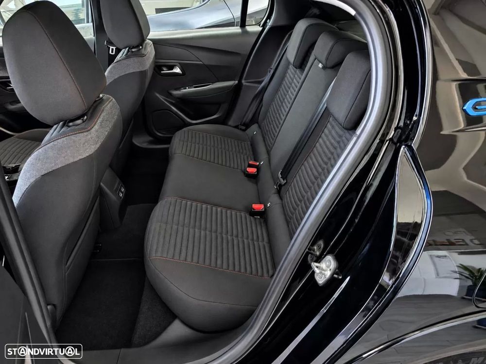 Peugeot e-208 50 kWh Active Pack — fotografia 13