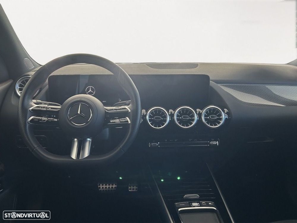 Mercedes-Benz GLA 180 - 12