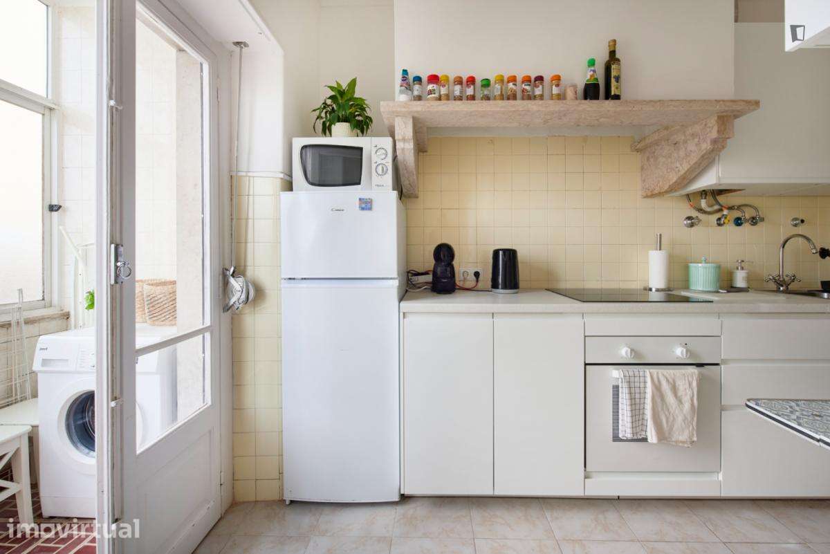Quarto - localizado em Anjos Lisbon - Grande imagem: 4/16
