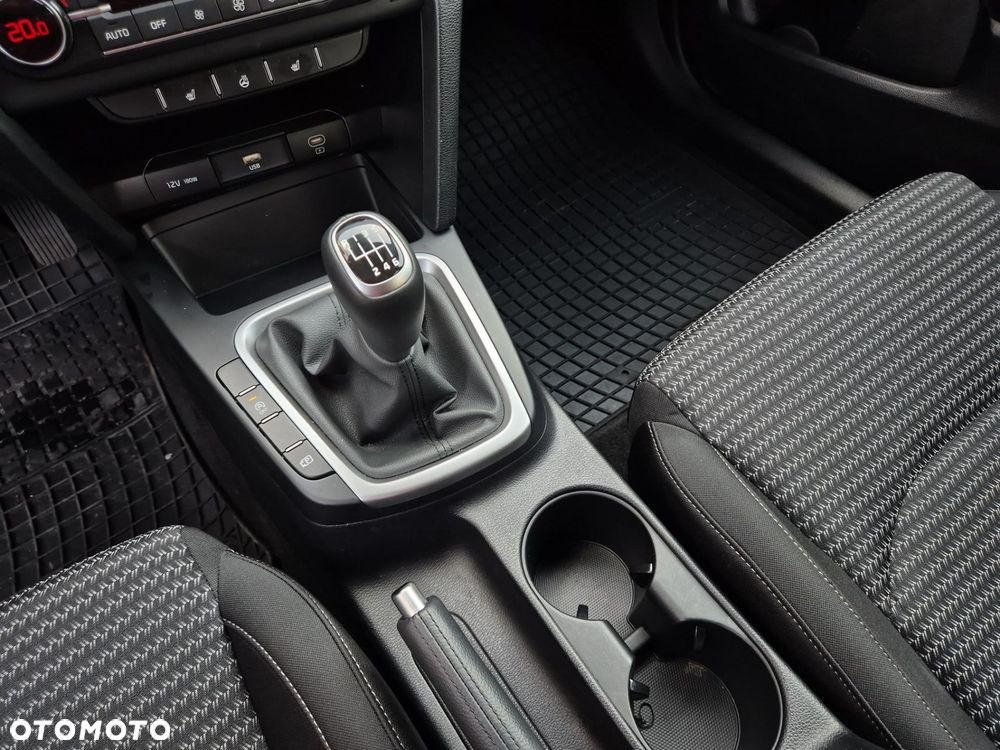 Kia Ceed 1.5 T-GDI M - 16