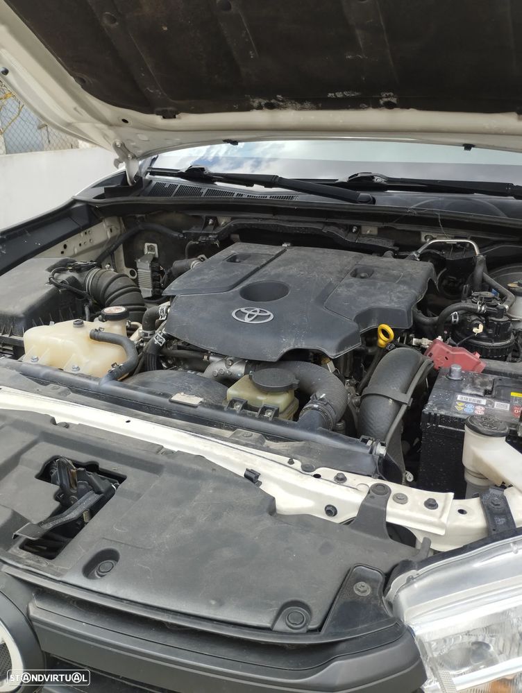 Toyota Hilux 2.4 D-4D 4WD CD CM - 17