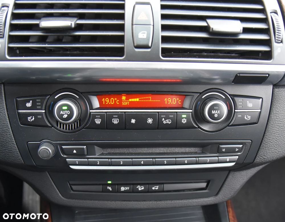 BMW X5 xDrive50i Edition Exclusive - 32