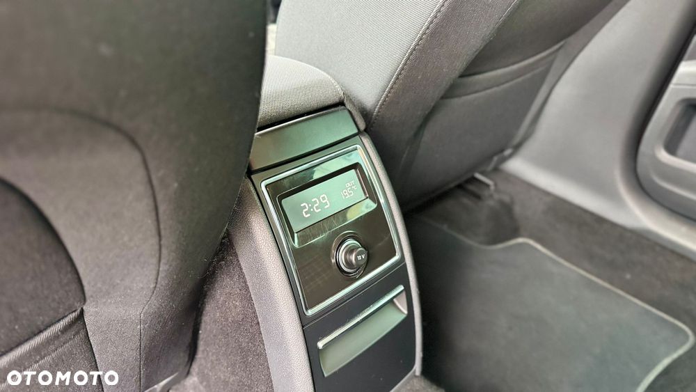 Skoda Superb 2.0 TDI DSG Exclusive - 24