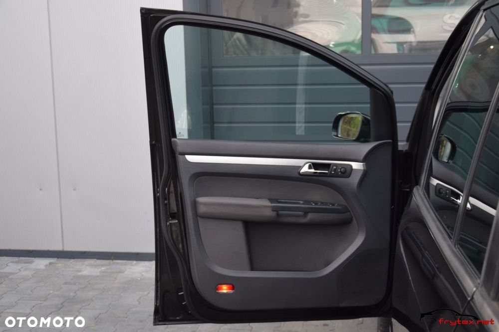 Volkswagen Touran - 16