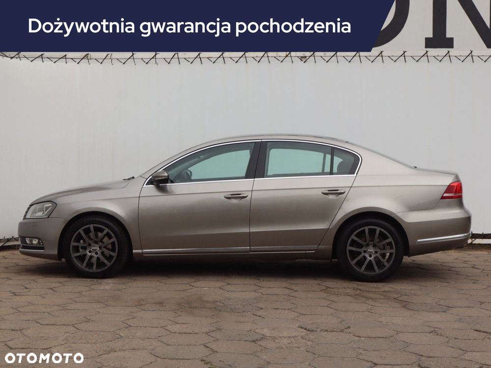 Volkswagen Passat - 4