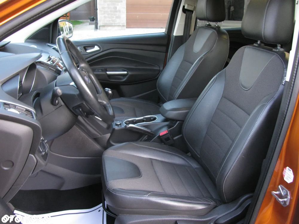 Ford Kuga 2.0 TDCi 2x4 Titanium - 16