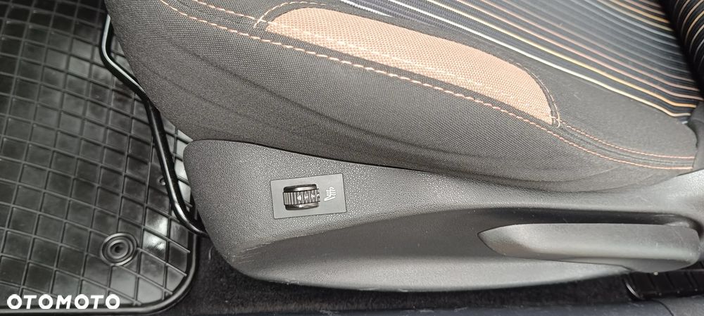 Peugeot 208 - 14