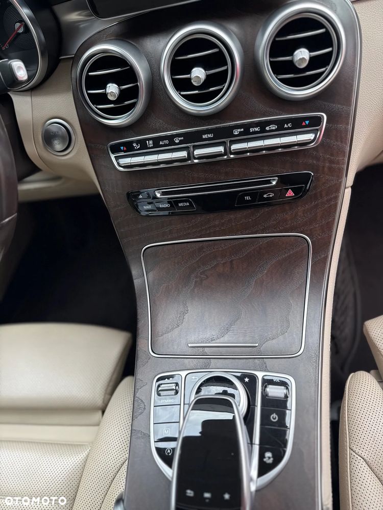 Mercedes-Benz GLC 250 4Matic 9G-TRONIC AMG Line - 25