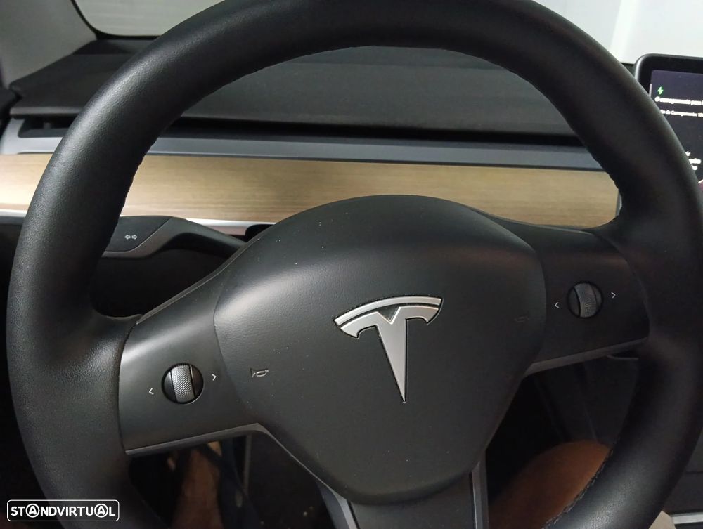 Tesla Model Y - 7