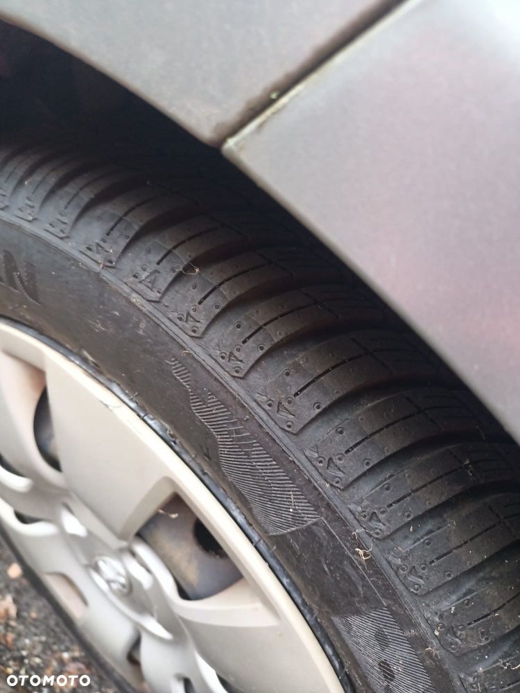 Toyota Yaris 1.0 VVT-i - 9