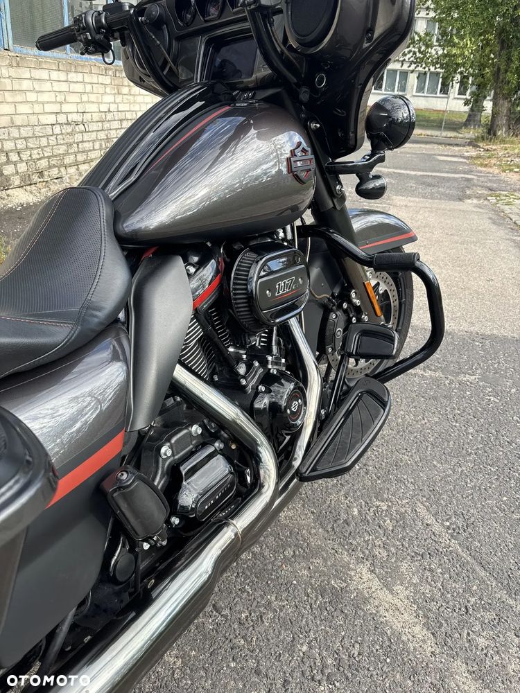 Harley-Davidson Touring Street Glide - 11