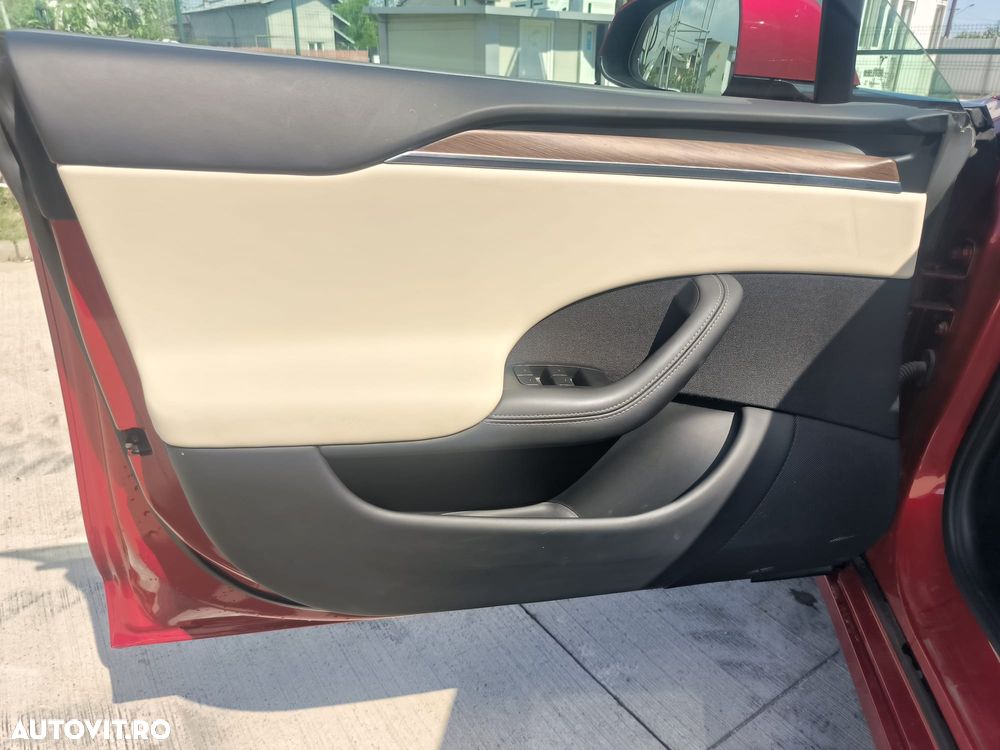 Tesla Model S - 9