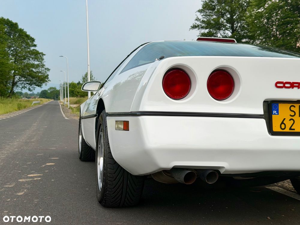 Chevrolet Corvette - 22