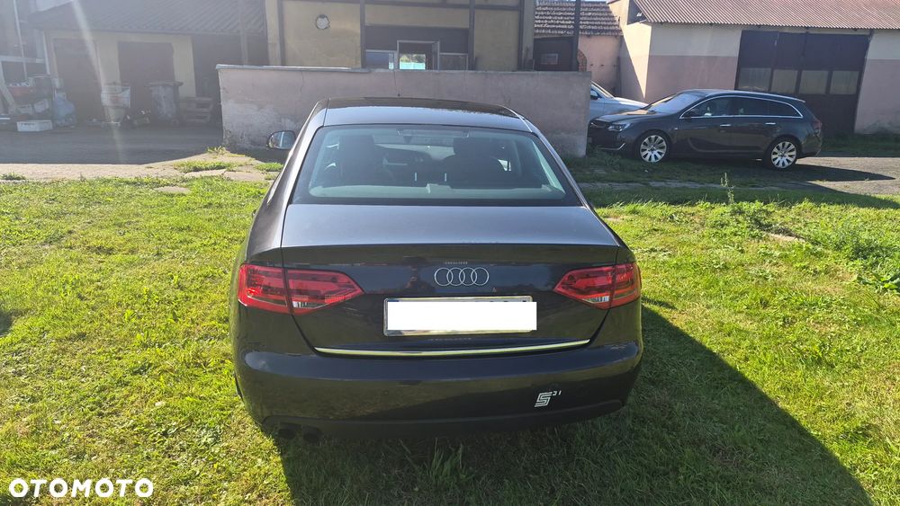Audi A4 Limousine - 8