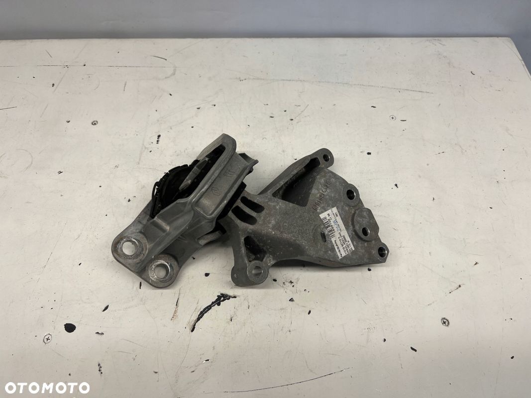 QashQai J11 II łapa poduszka silnika 8201591082B - 1
