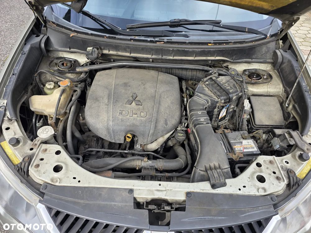 Mitsubishi Outlander 2.2 DID Intense + - 19