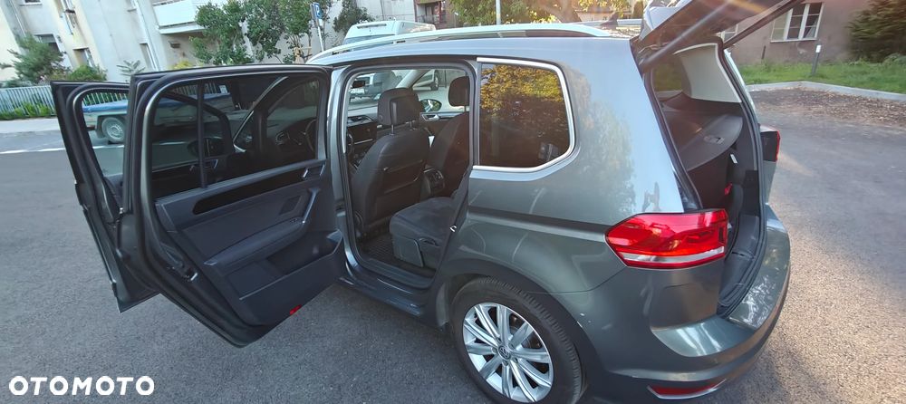 Volkswagen Touran - 12