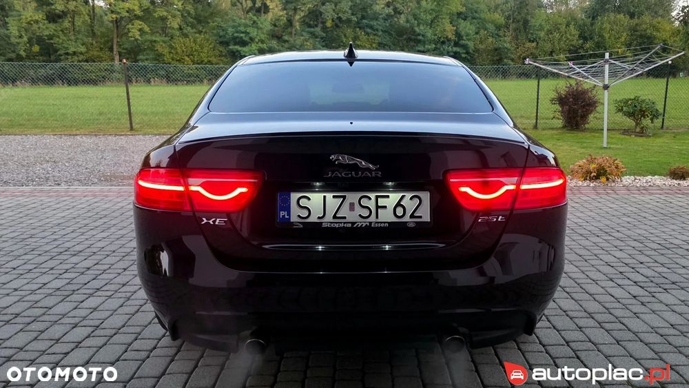 Jaguar XE 2.0 T R-Sport - 6