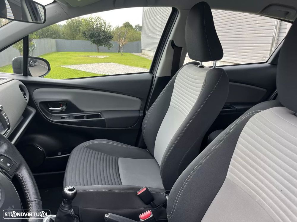 Toyota Yaris 1.0 VVT-i Exclusive - 36