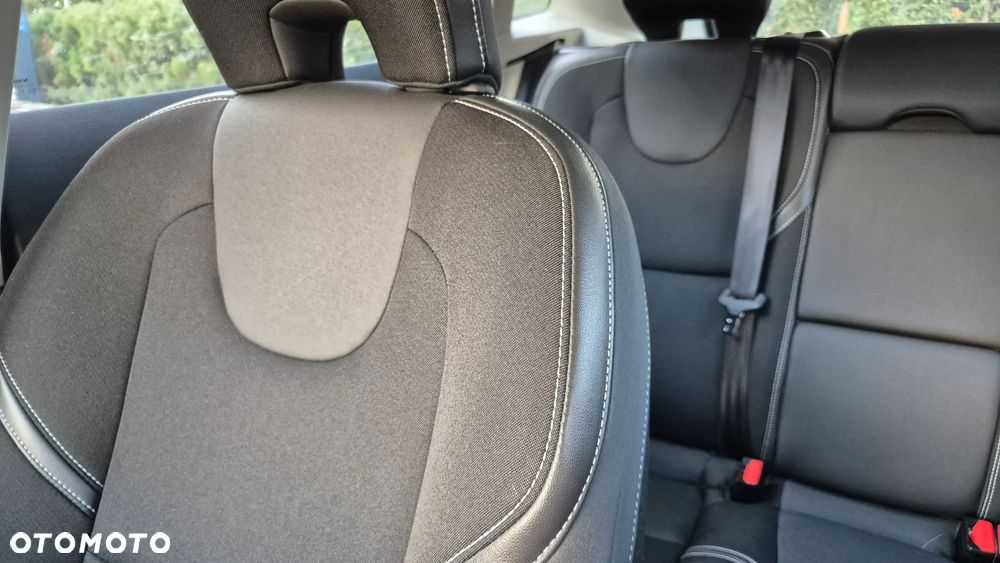 Volvo V40 T3 Drive-E Momentum - 25