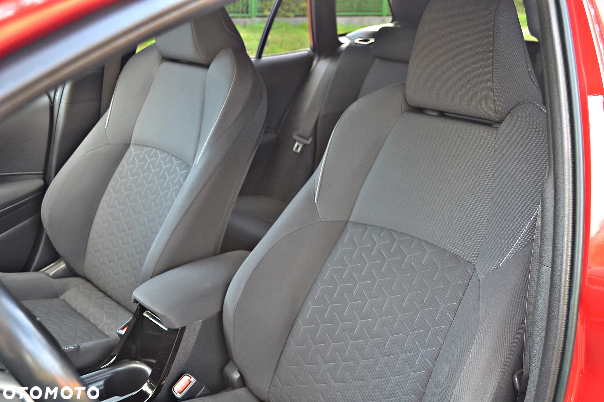 Toyota Corolla 1.8 Hybrid Executive - 23