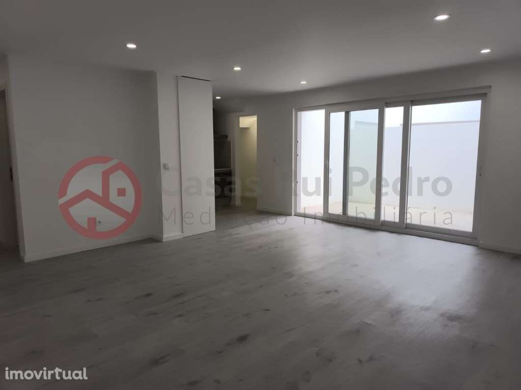 Apartamento Duplex T3 com logradouro e Parqueamento, Alhos Vedros - Grande imagem: 3/35