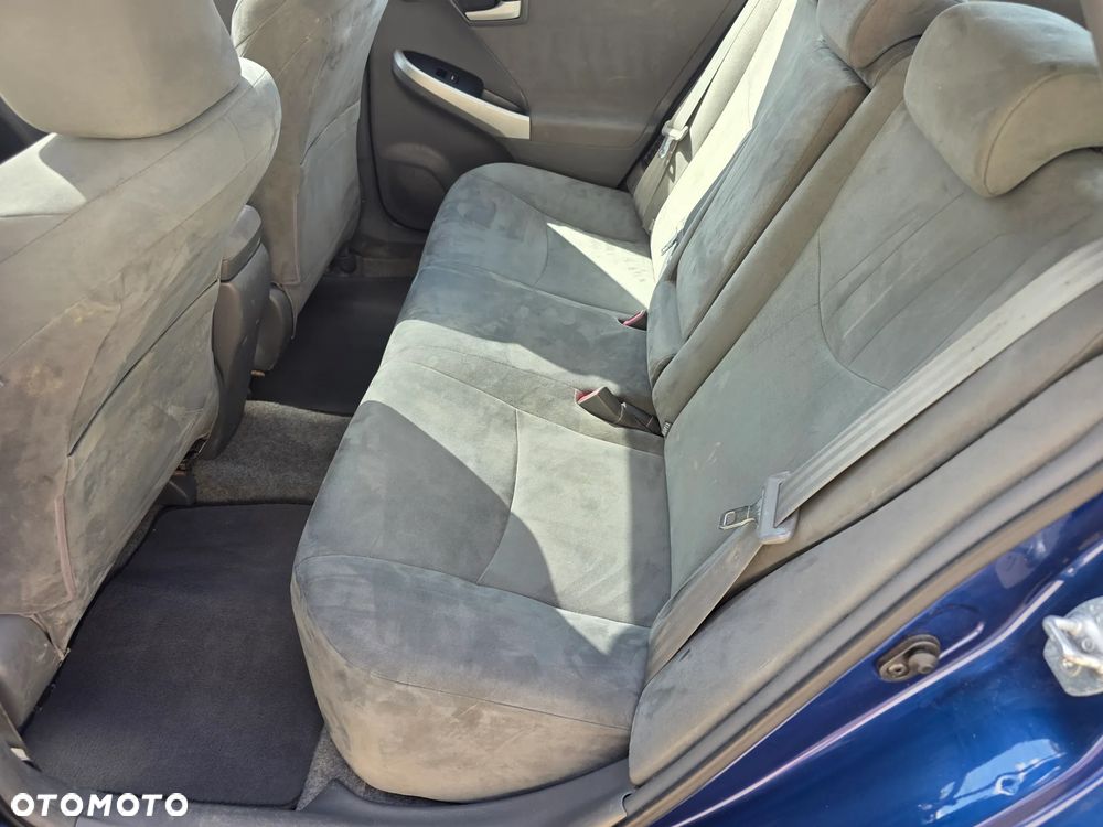 Toyota Prius (Hybrid) - 19