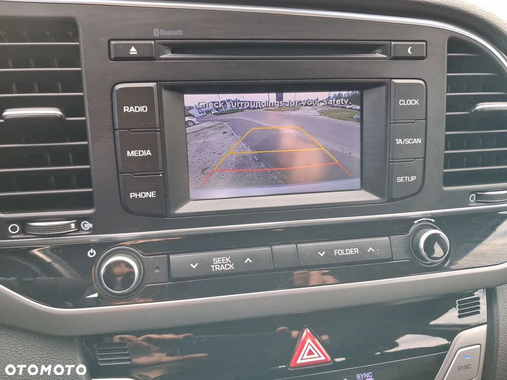 Hyundai Elantra 1.6 Style - 19