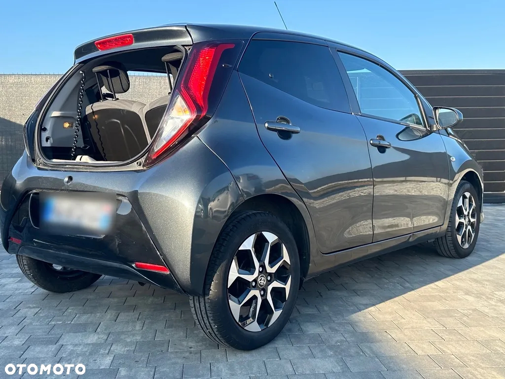 Toyota Aygo x-play connect - 3