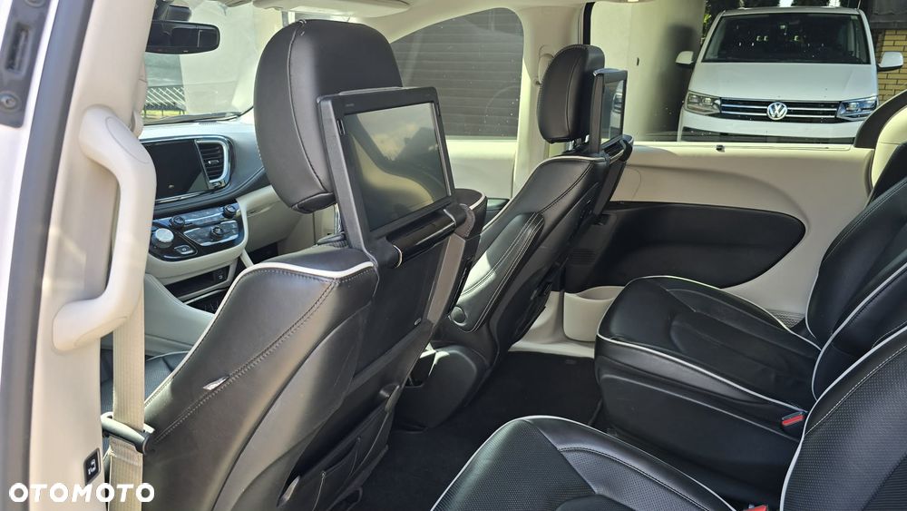Chrysler Pacifica - 5