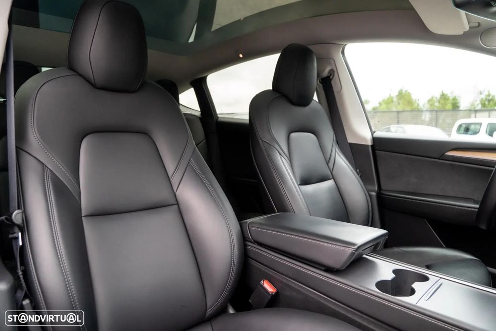 Tesla Model Y Long Range Dual Motor AWD - 8
